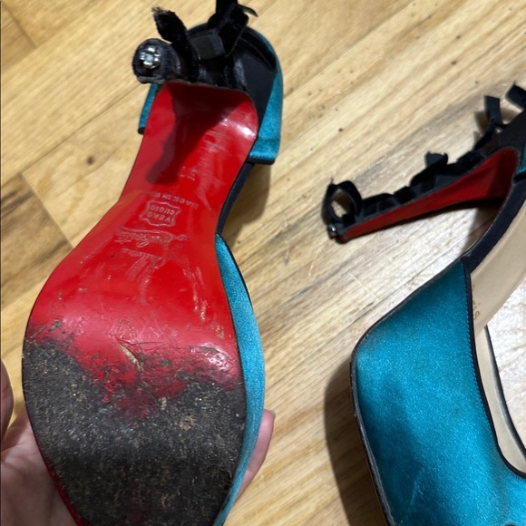 Women’s teal Christian Louboutin heels size 37 - Picture 3 of 5